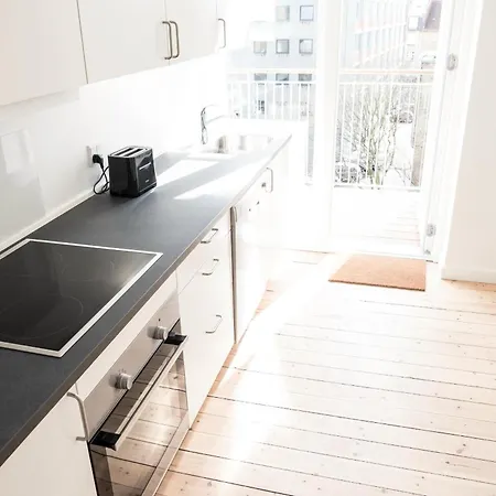 Lovely 2-br With A Large Balcony In Norrebro - 65 *